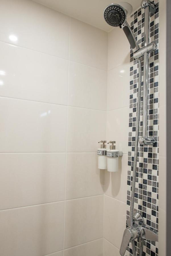 - Moderne - Netflix & Wifi Paris